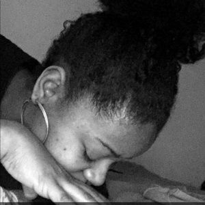 Meet your Posher, Monique